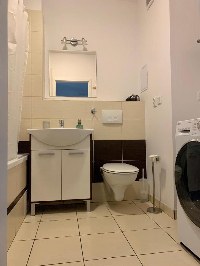 Bl - The Executive Suite, Boru - 24Hr Self Check-In, Free Private Parking, Balcony With Mountain View, 5 Minute Walk To City Center Banská Bystrica Esterno foto
