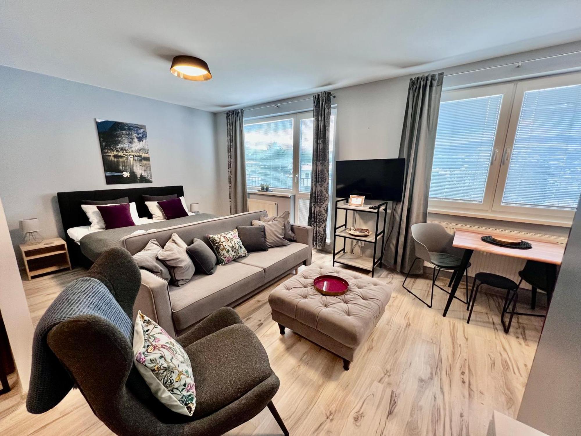 Bl - The Executive Suite, Boru - 24Hr Self Check-In, Free Private Parking, Balcony With Mountain View, 5 Minute Walk To City Center Banská Bystrica Esterno foto