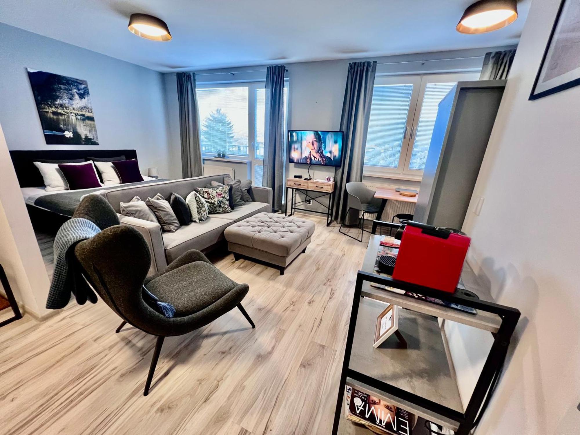 Bl - The Executive Suite, Boru - 24Hr Self Check-In, Free Private Parking, Balcony With Mountain View, 5 Minute Walk To City Center Banská Bystrica Esterno foto